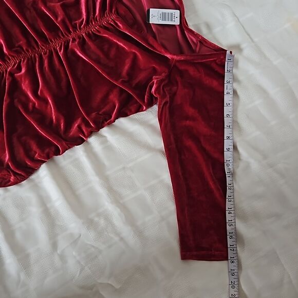 Torrid Velvet Off The Shoulder Shirred Front Top 1X 14-16 Ruby Red - Picture 10 of 16
